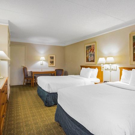 Super 8 By Wyndham Eagle Pass Hotell Eksteriør bilde