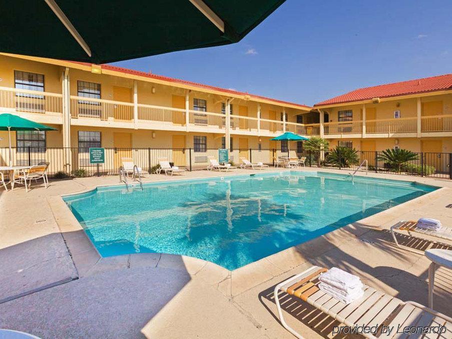 Super 8 By Wyndham Eagle Pass Hotell Eksteriør bilde